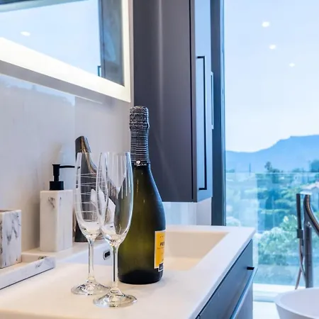Résidence Maison D'architecte Avec Piscine Chauffée&sublime Vue - Maison D'architecte Avec Piscine Chauffée&sublime Vue Mae-2273 Villa *
