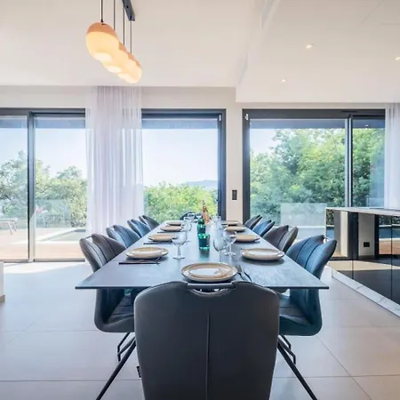 Maison D'architecte Avec Piscine Chauffee & Sublime Vue - Maison D'architecte Avec Piscine Chauffee & Sublime Vue Mae-2273 Вилла