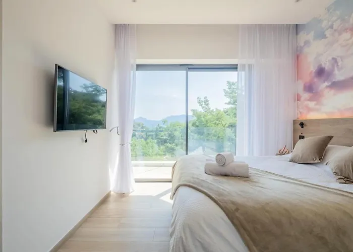 Maison D'architecte Avec Piscine Chauffee & Sublime Vue - Maison D'architecte Avec Piscine Chauffee & Sublime Vue Mae-2273 Villa *